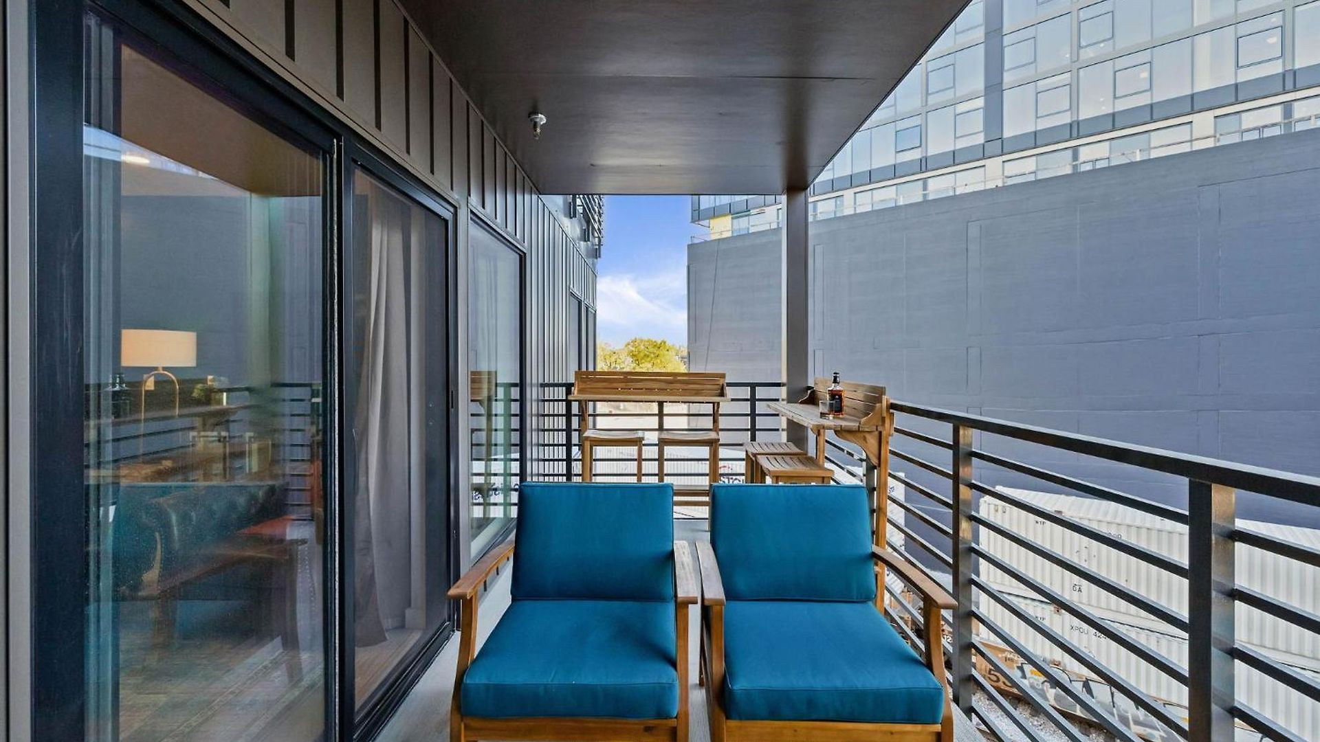 Walk To Downtown Nash From The Speakeasy Pool, Gym, Parking And More, Amazing Location Holiday home