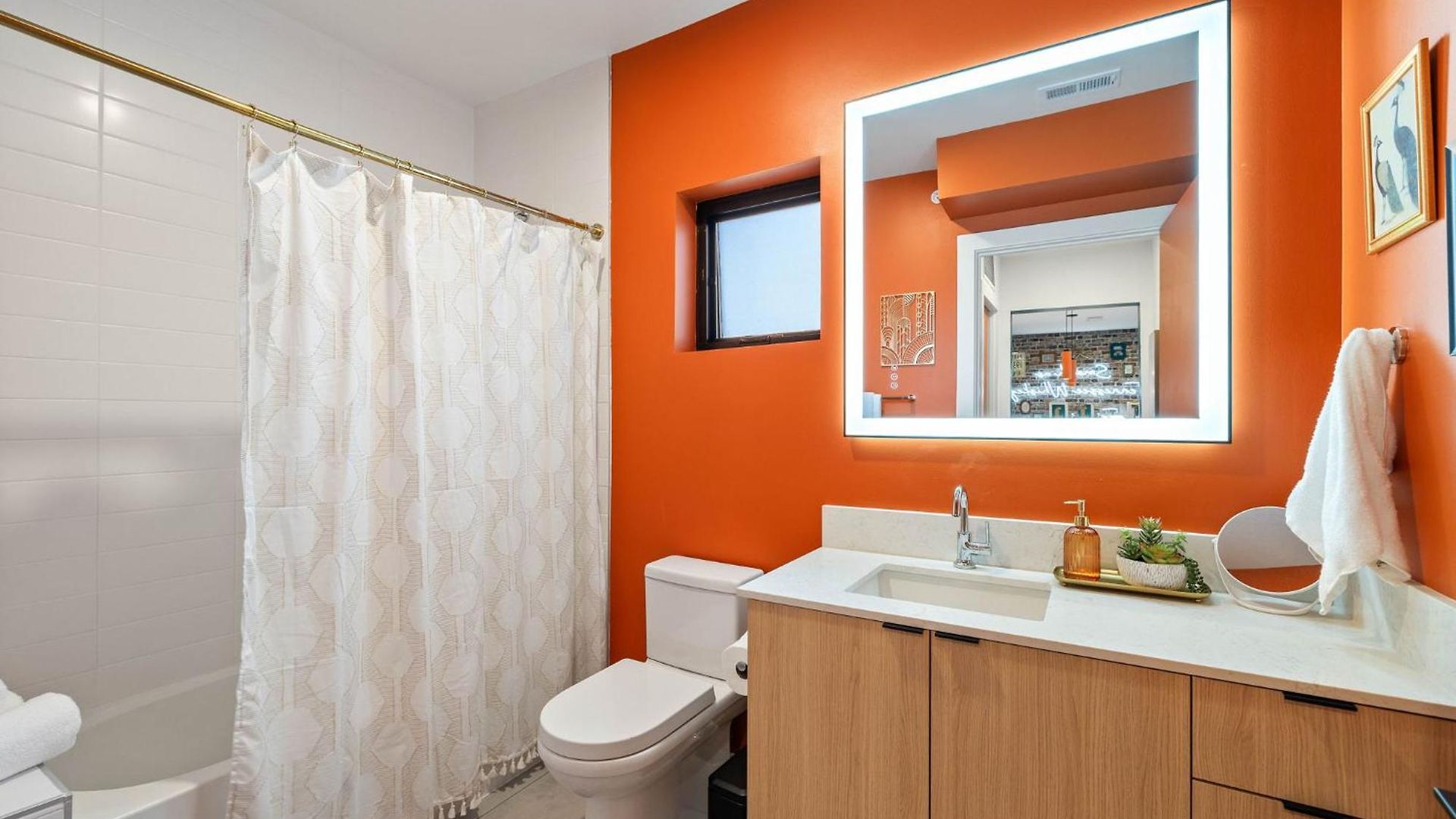 Walk To Downtown Nash From The Speakeasy Pool, Gym, Parking And More, Amazing Location Holiday home