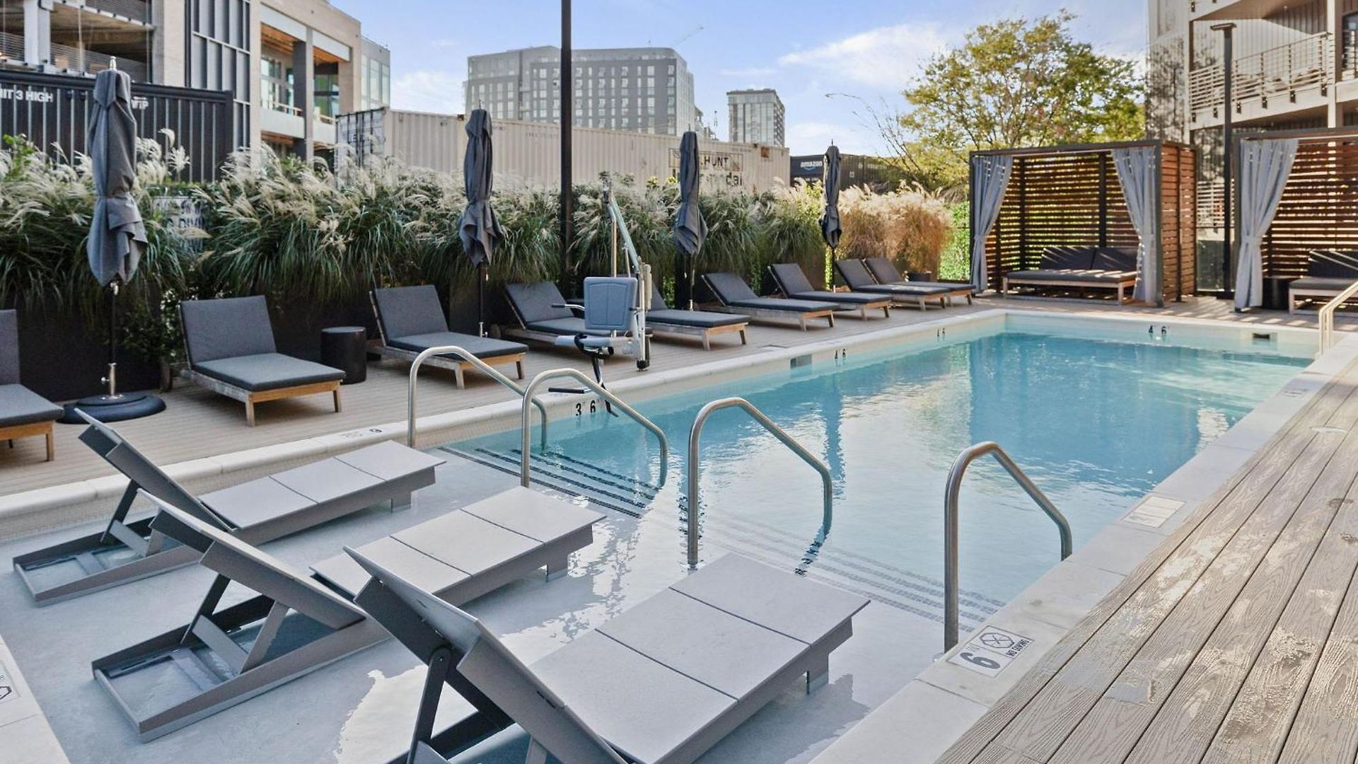 Holiday home Walk To Downtown Nash From The Speakeasy Pool, Gym, Parking And More, Amazing Location *