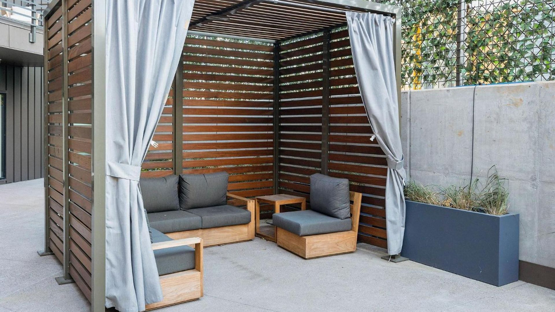 Walk To Downtown Nash From The Speakeasy Pool, Gym, Parking And More, Amazing Location