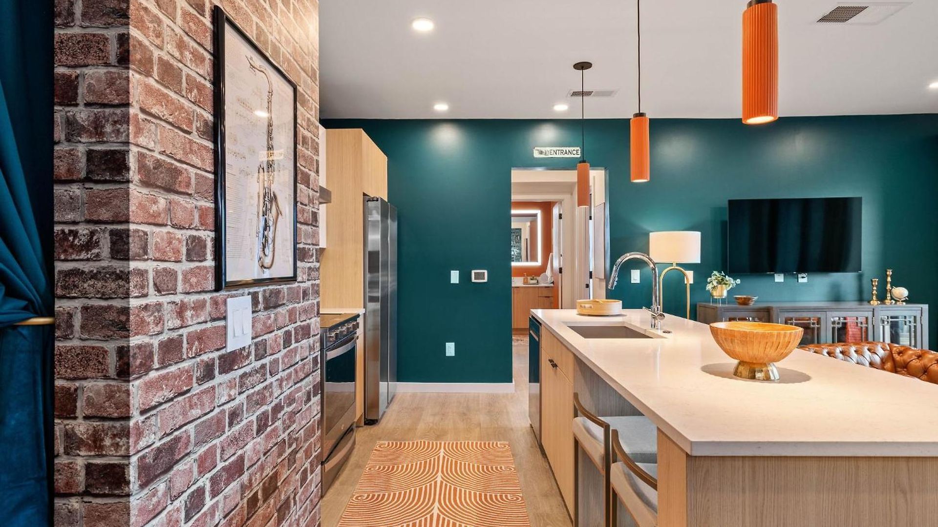 Walk To Downtown Nash From The Speakeasy Pool, Gym, Parking And More, Amazing Location Holiday home *