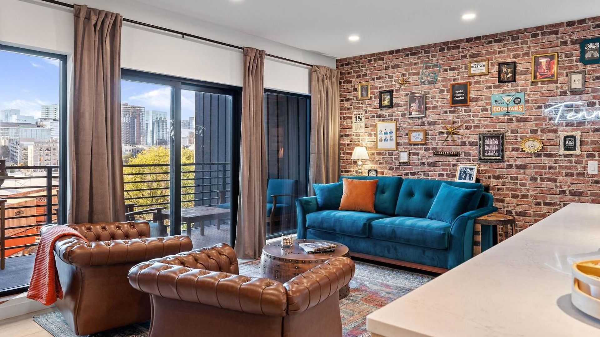 Walk To Downtown Nash From The Speakeasy Pool, Gym, Parking And More, Amazing Location