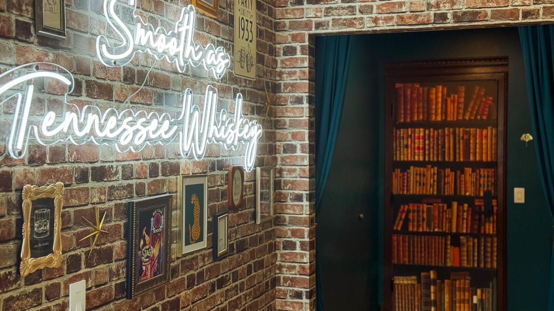 Walk To Downtown Nash From The Speakeasy Pool, Gym, Parking And More, Amazing Location *