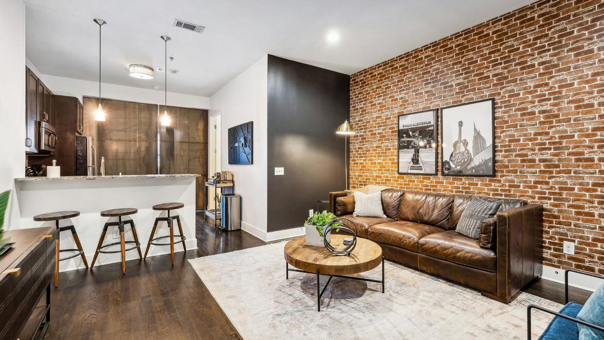 Legends Loft Modern Near Vandy On West End Holiday home