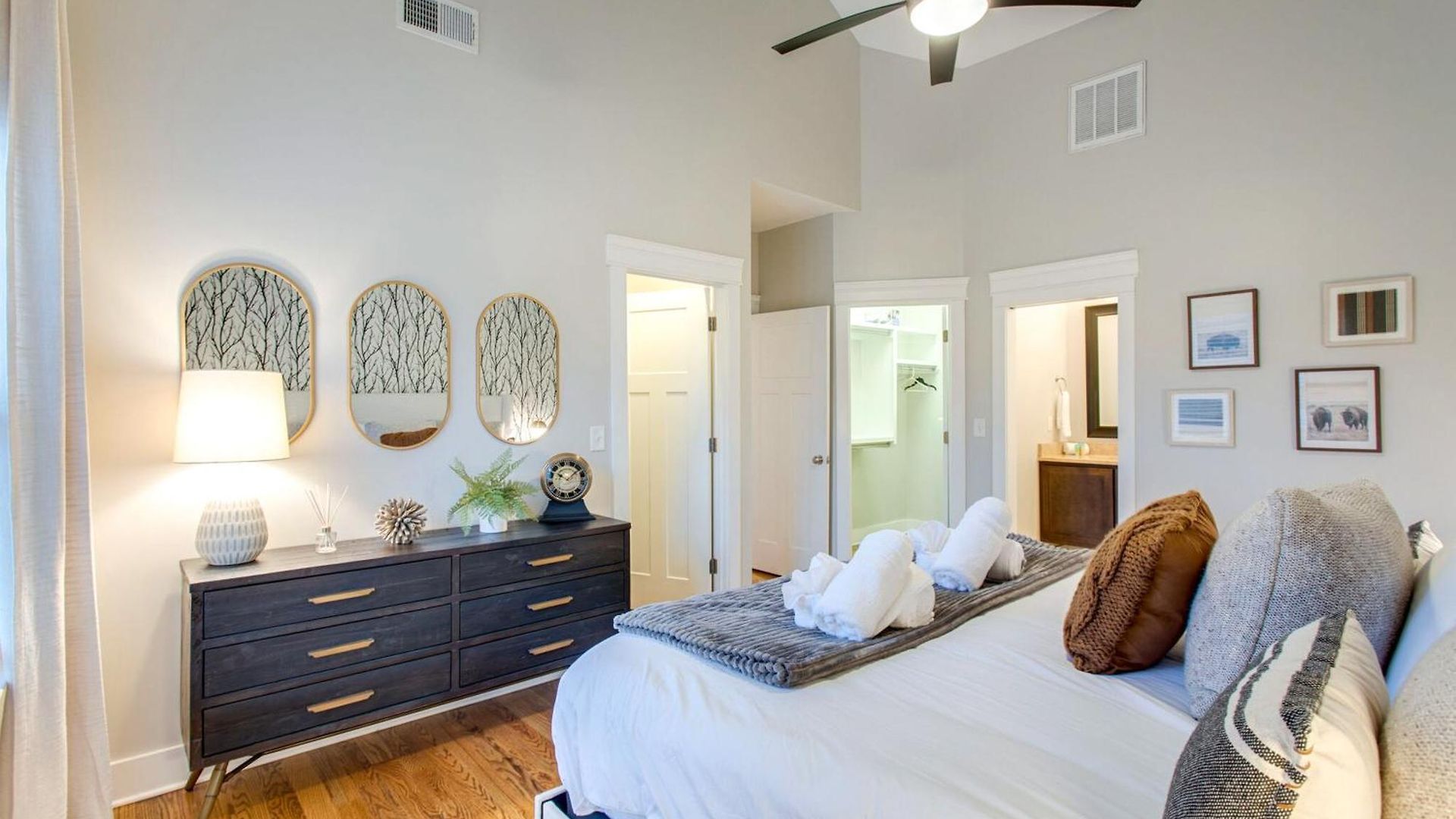 Belmont And Broadway Great For Groups Holiday home