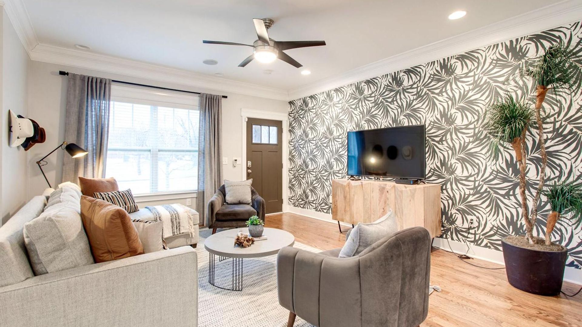 Belmont And Broadway Great For Groups * Nashville