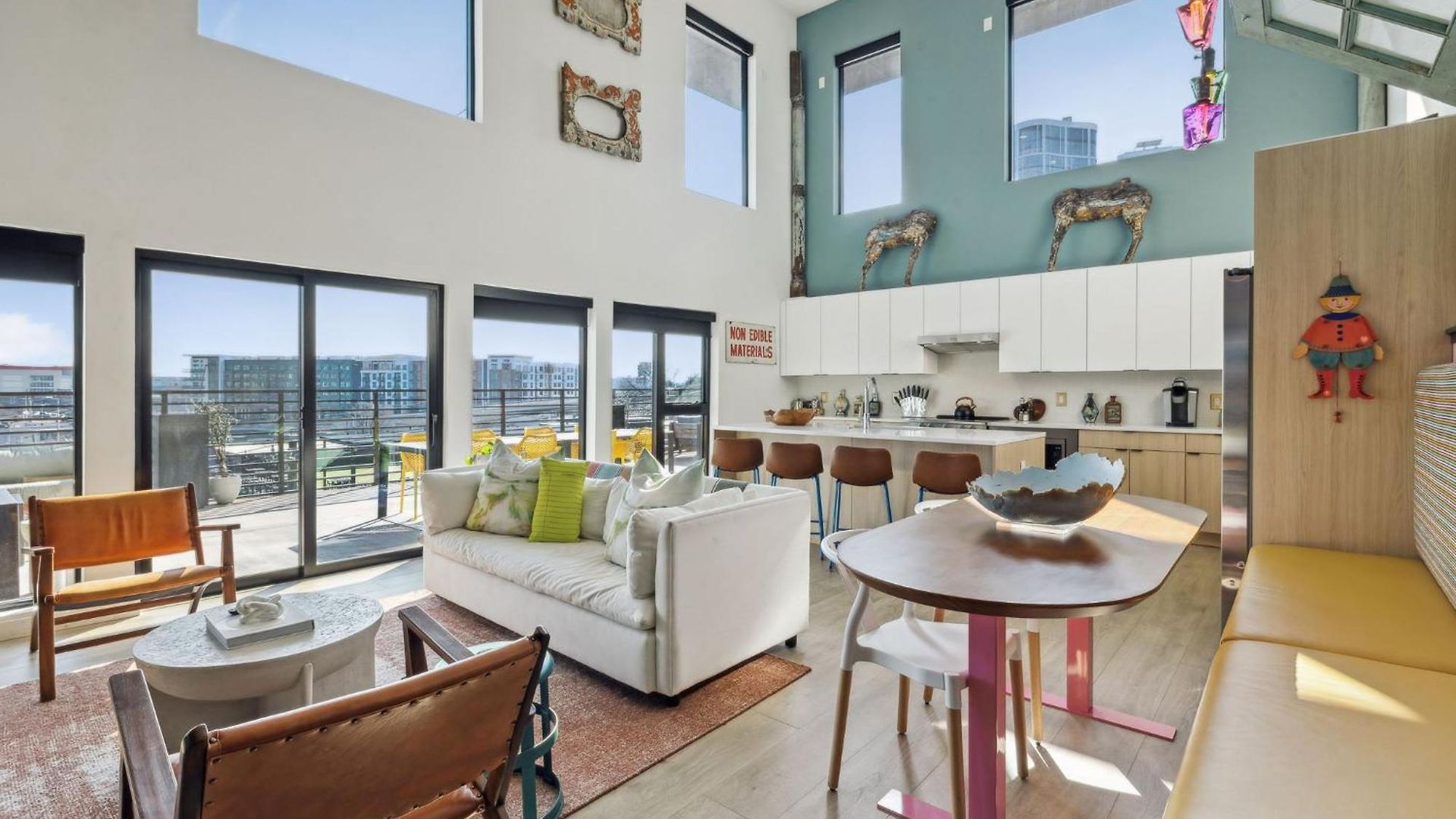 Pie Town Emporium- Walk To Broadway, Enjoy Views, Pool, Gym *