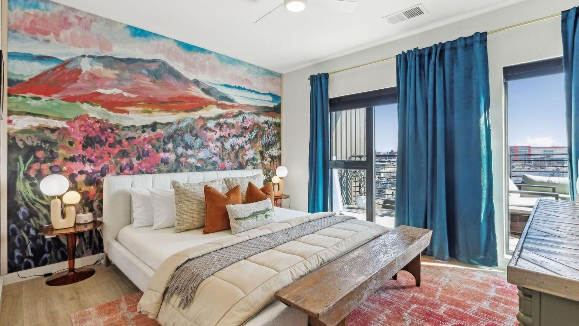 Holiday home Pie Town Emporium- Walk To Broadway, Enjoy Views, Pool, Gym Nashville