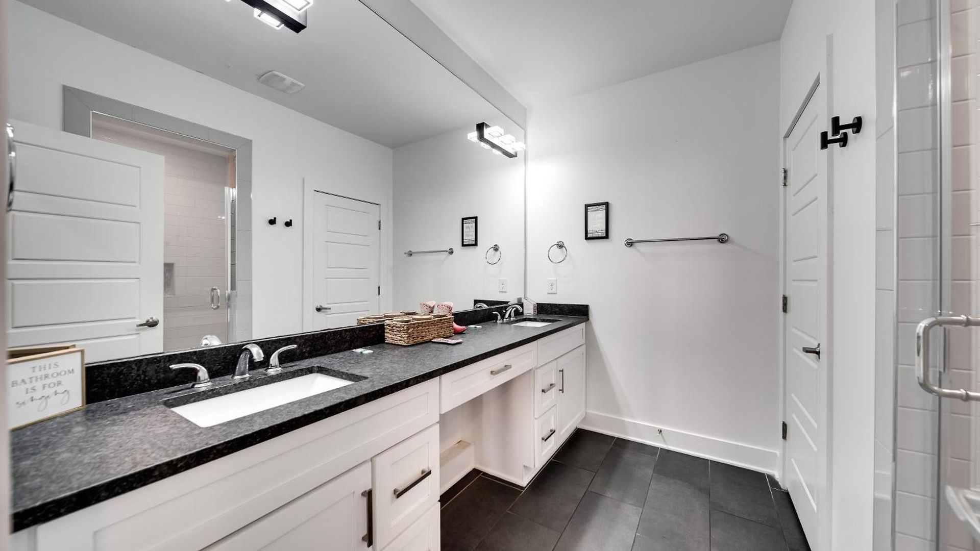 615 Vibe East Getaway 3 Miles To Downtown Holiday home