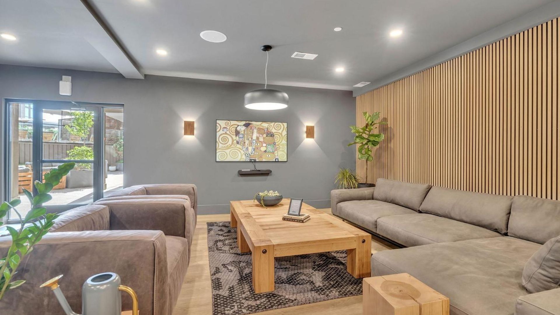 Holiday home Layla's Downtown Nash Retreat | Walk To Broadway - Pool, Gym, Private Balcony, And More!