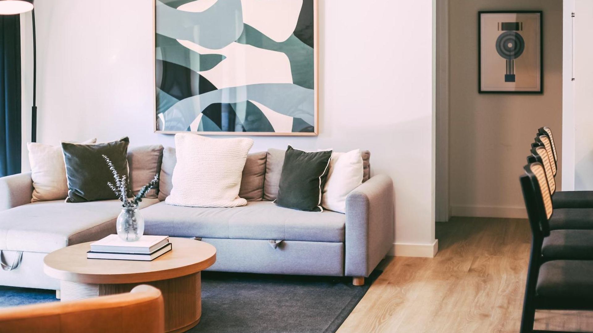 Layla's Downtown Nash Retreat | Walk To Broadway - Pool, Gym, Private Balcony, And More! Holiday home *