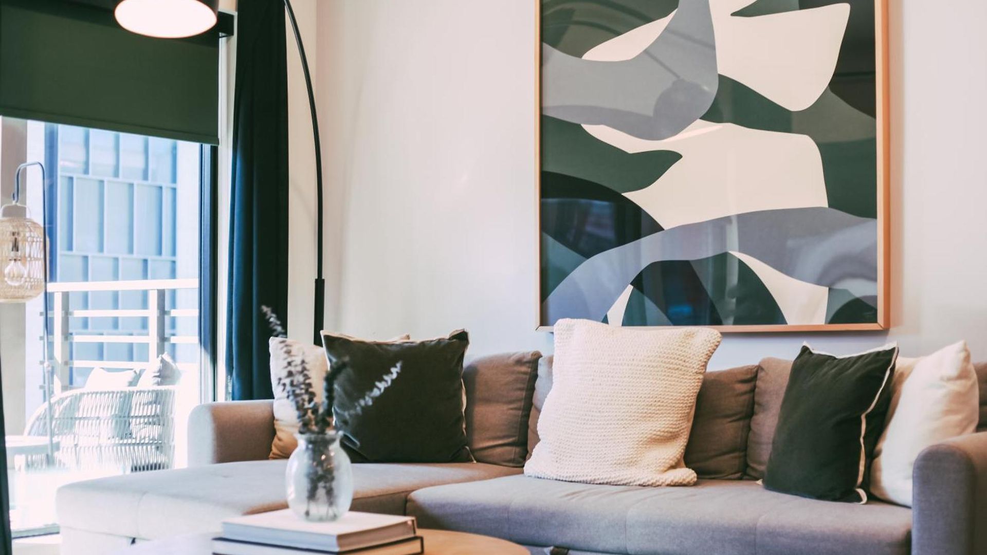 Layla's Downtown Nash Retreat | Walk To Broadway - Pool, Gym, Private Balcony, And More! *