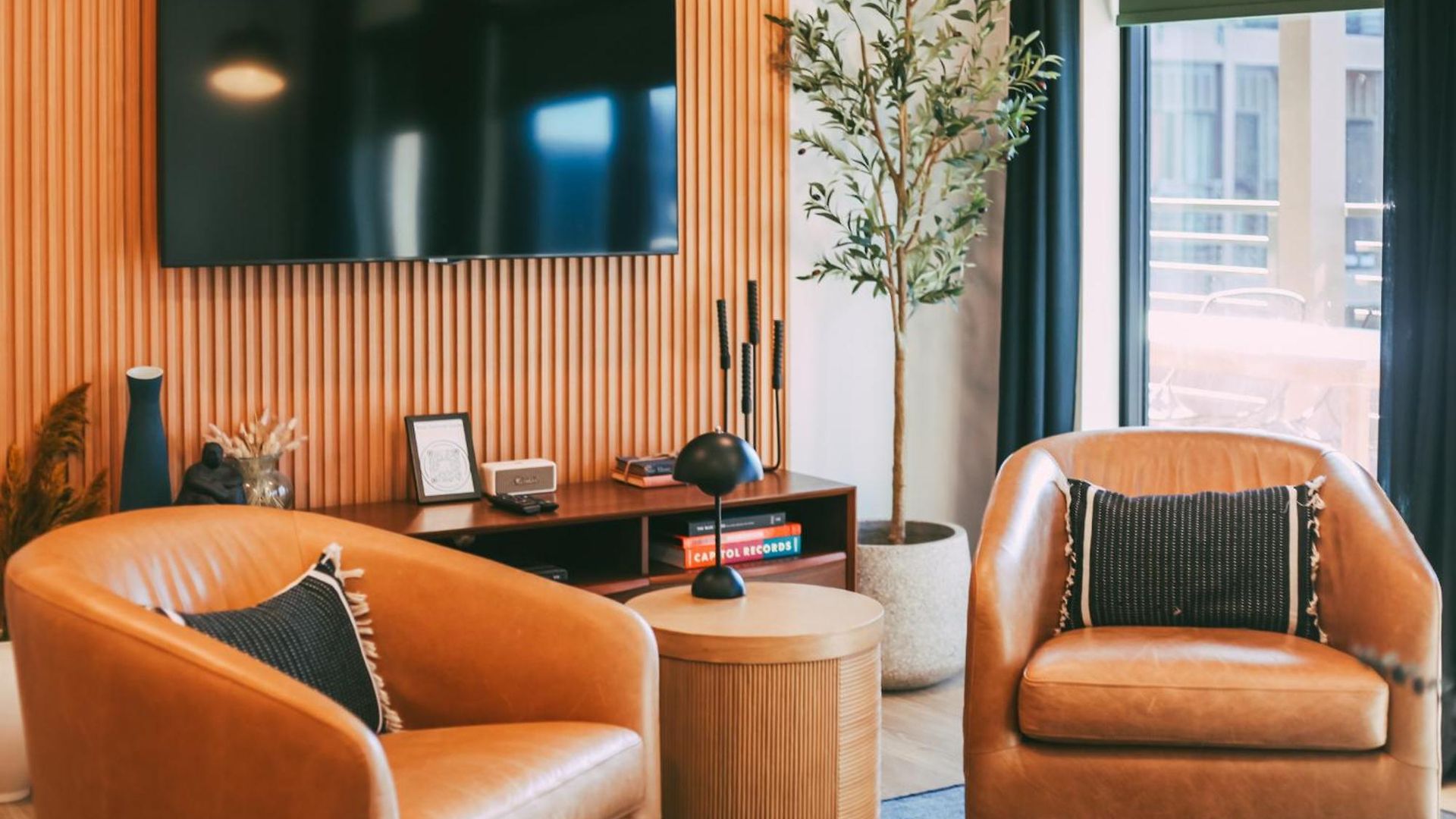 Holiday home Layla's Downtown Nash Retreat | Walk To Broadway - Pool, Gym, Private Balcony, And More! *