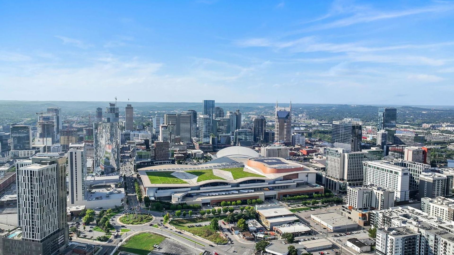 Layla's Downtown Nash Retreat | Walk To Broadway - Pool, Gym, Private Balcony, And More! Nashville