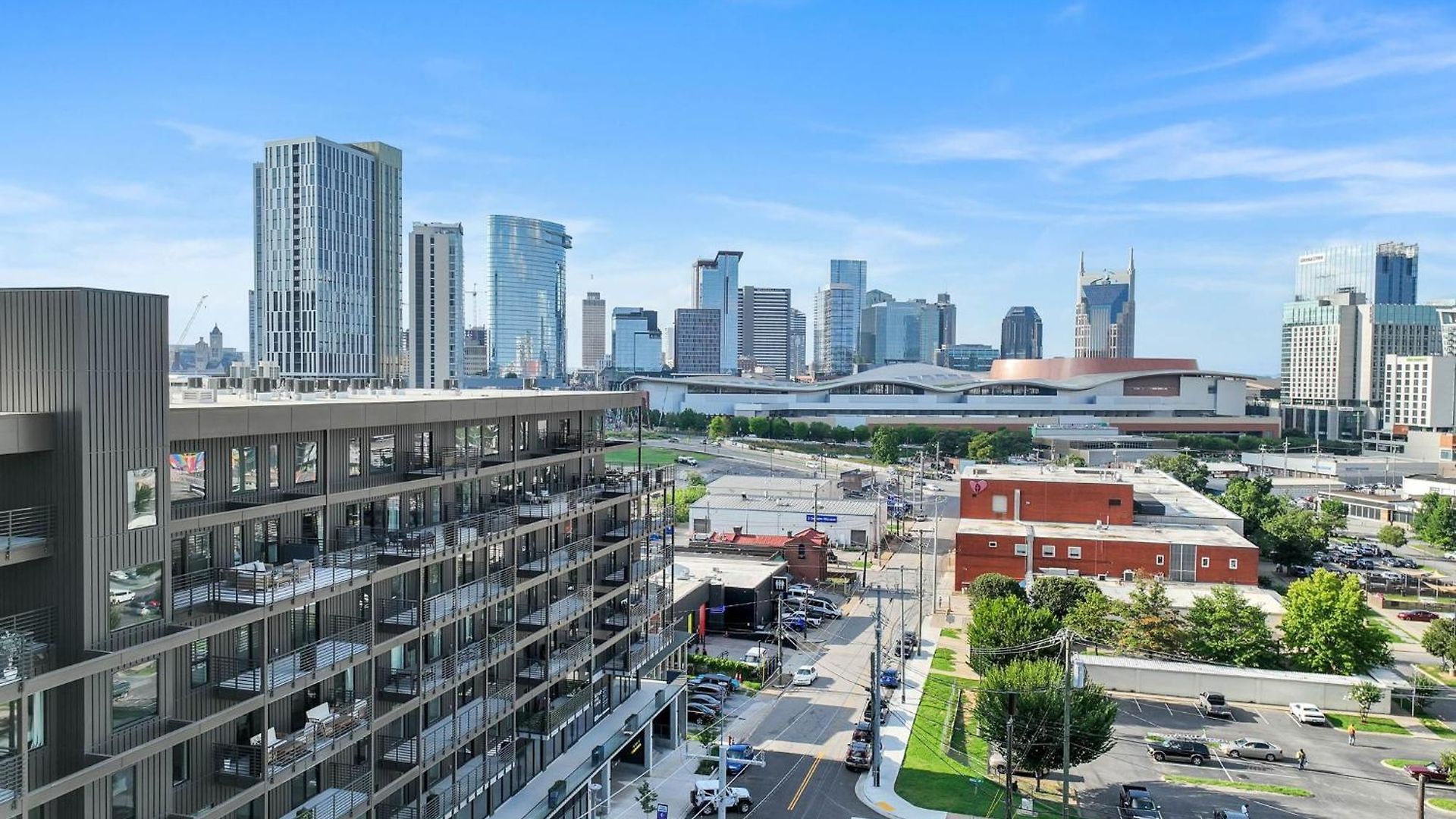 Holiday home Layla's Downtown Nash Retreat | Walk To Broadway - Pool, Gym, Private Balcony, And More!