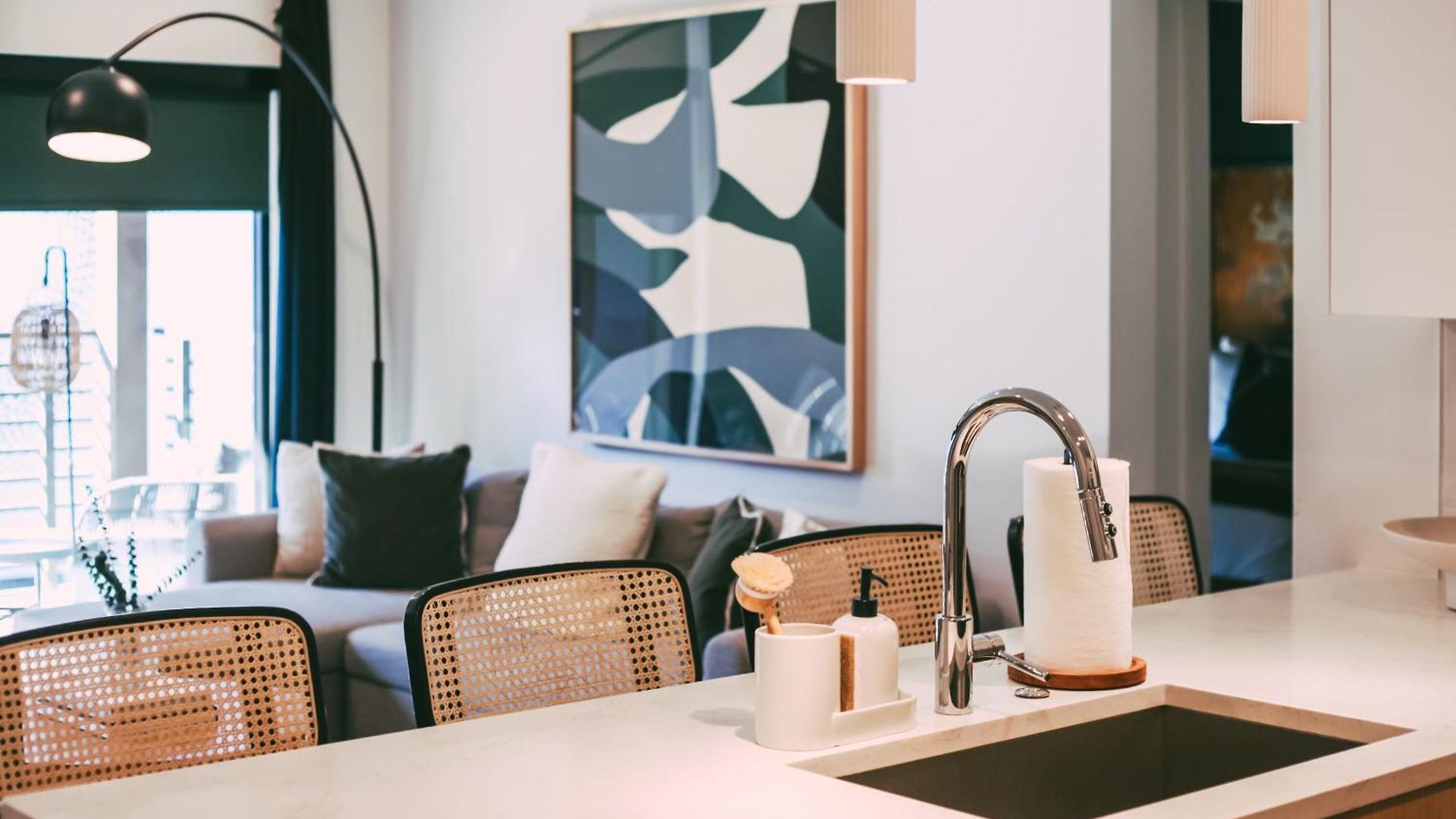 Layla's Downtown Nash Retreat | Walk To Broadway - Pool, Gym, Private Balcony, And More! Holiday home *