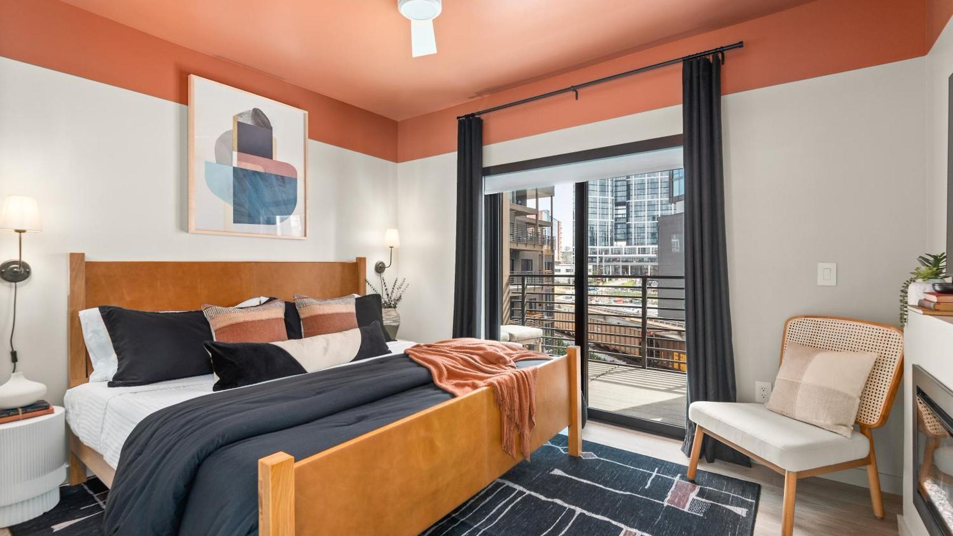 Layla's Downtown Nash Retreat | Walk To Broadway - Pool, Gym, Private Balcony, And More! Holiday home *