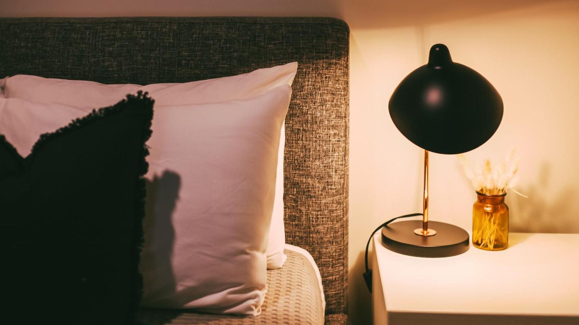 Layla's Downtown Nash Retreat | Walk To Broadway - Pool, Gym, Private Balcony, And More!