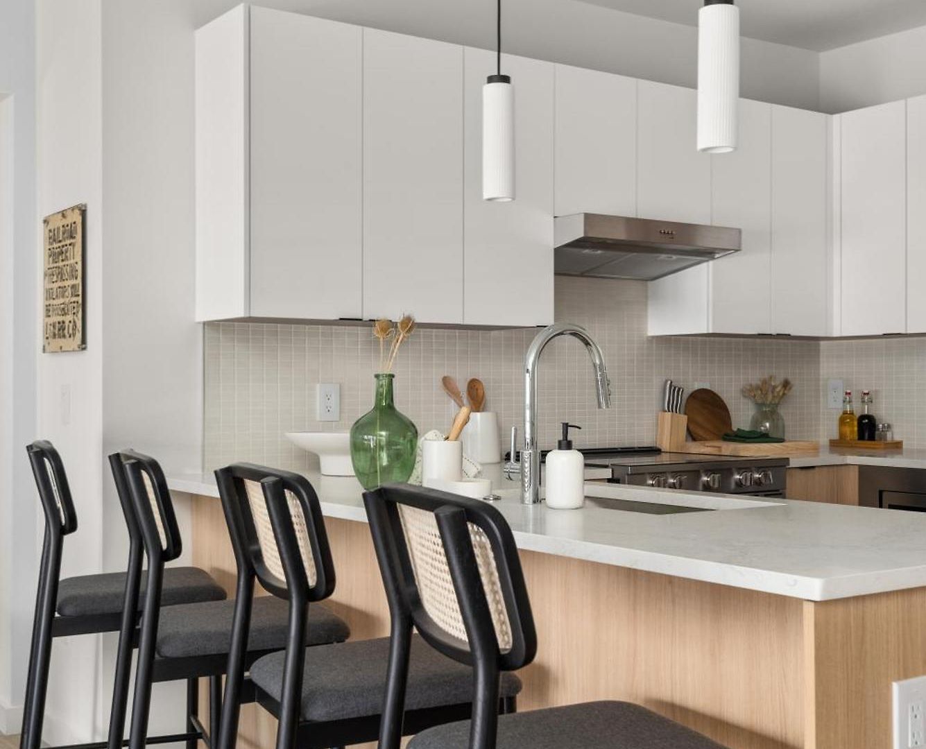 Layla's Downtown Nash Retreat | Walk To Broadway - Pool, Gym, Private Balcony, And More! *
