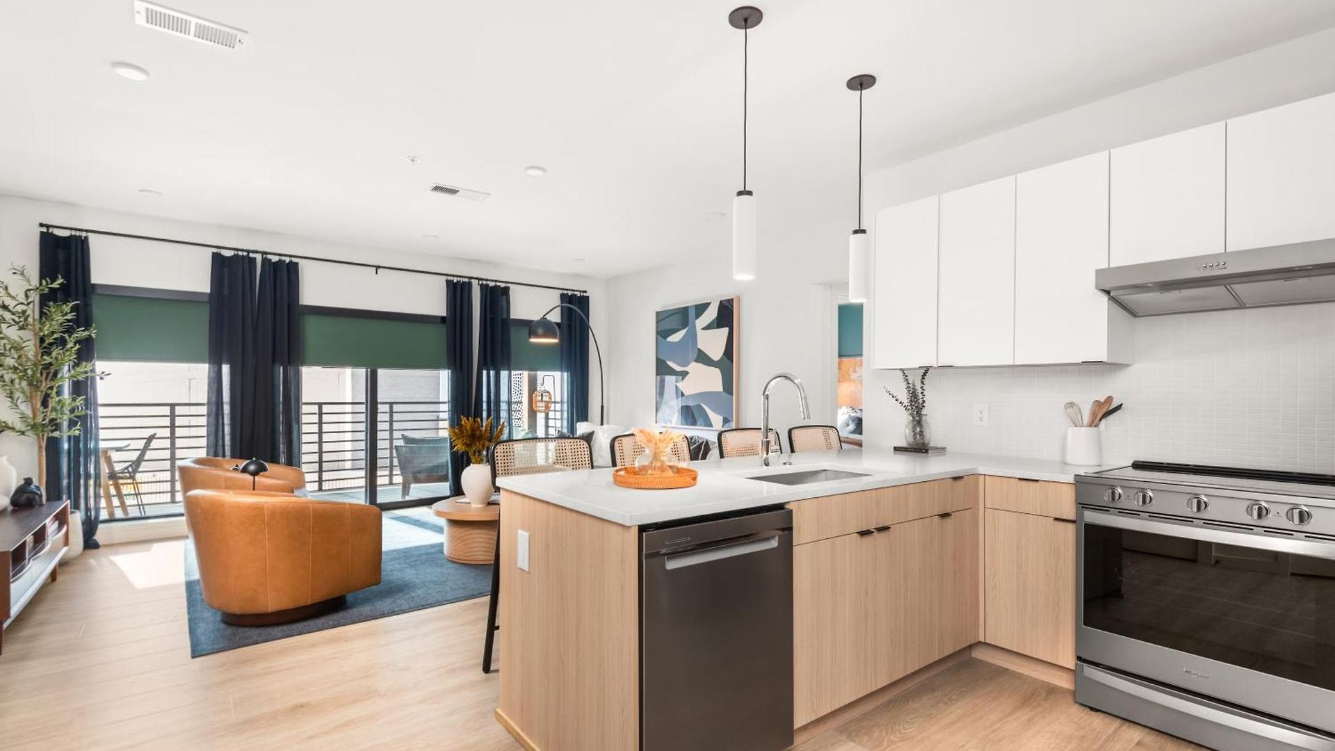 Layla's Downtown Nash Retreat | Walk To Broadway - Pool, Gym, Private Balcony, And More! * Nashville