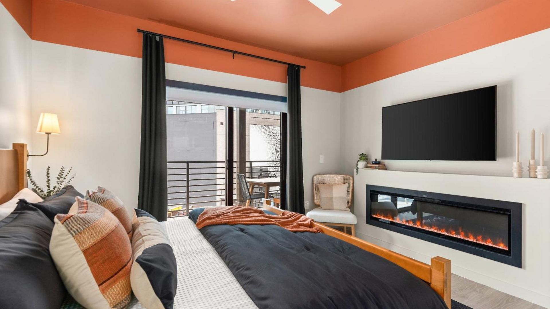 Holiday home Layla's Downtown Nash Retreat | Walk To Broadway - Pool, Gym, Private Balcony, And More!