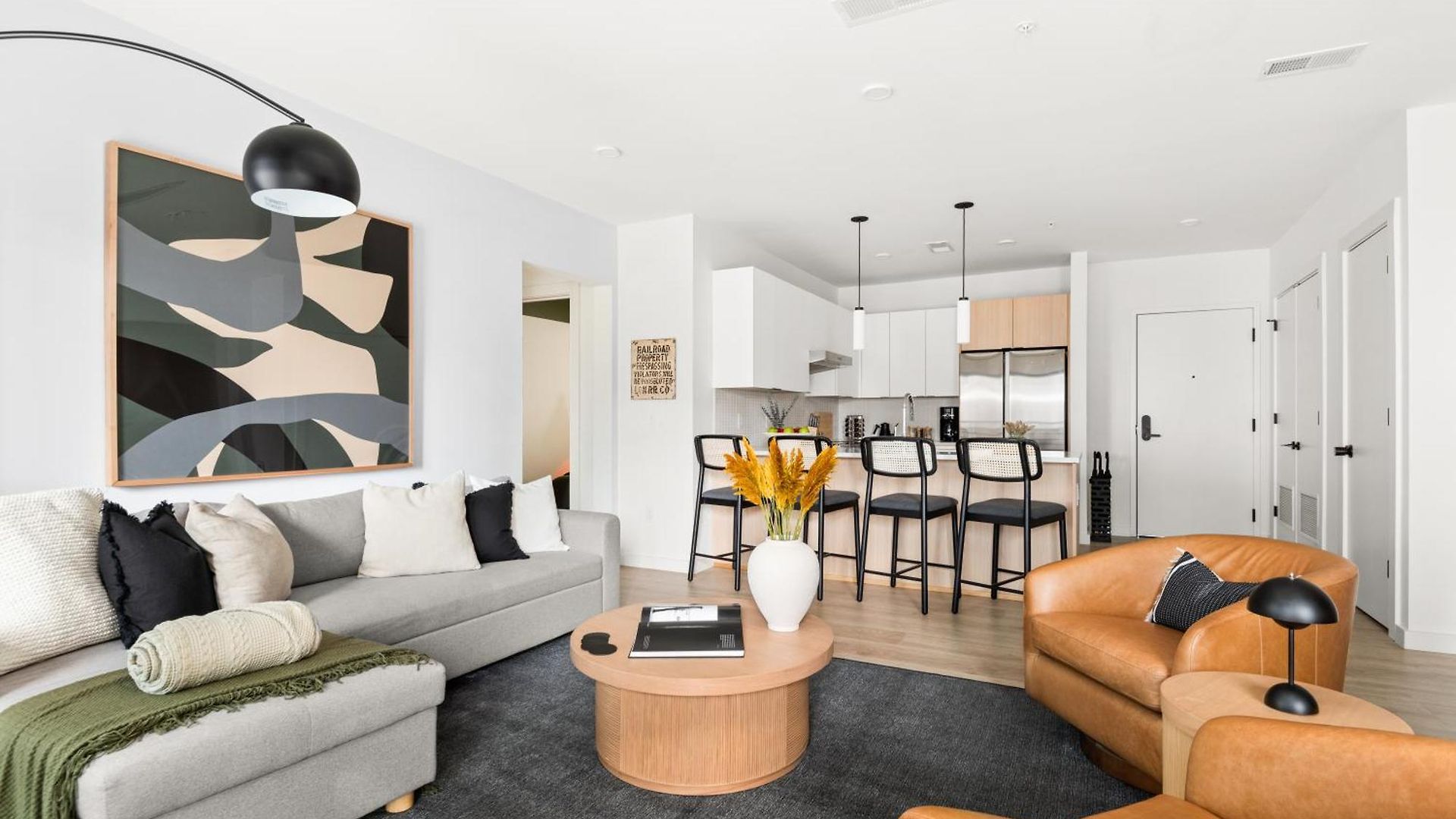 Layla's Downtown Nash Retreat | Walk To Broadway - Pool, Gym, Private Balcony, And More! Holiday home *