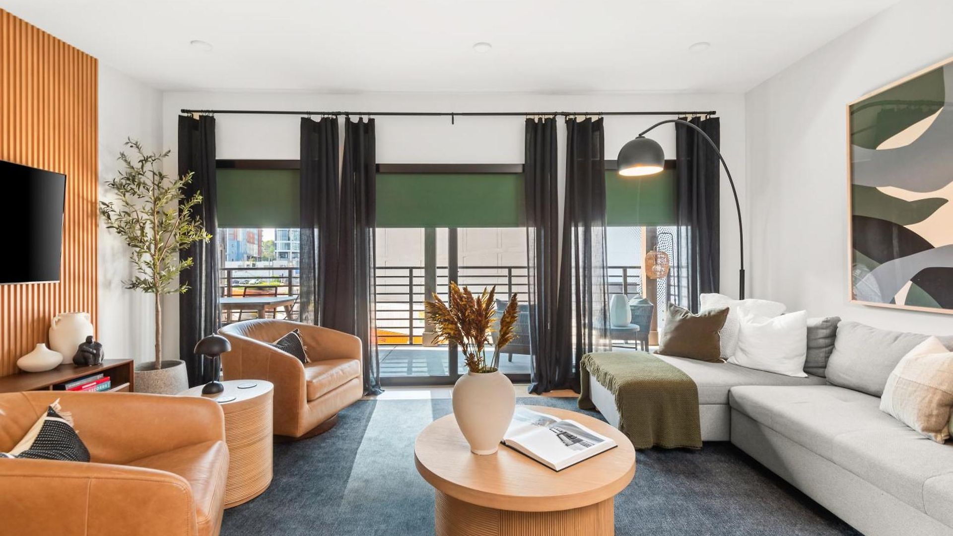 Holiday home Layla's Downtown Nash Retreat | Walk To Broadway - Pool, Gym, Private Balcony, And More!