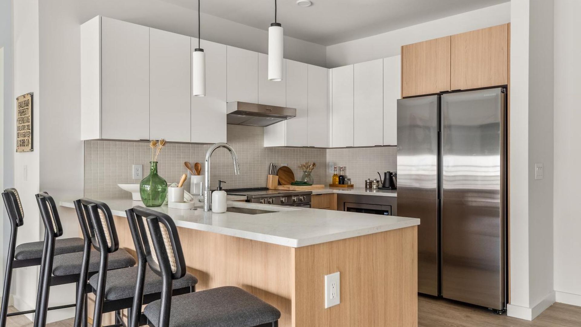 Layla's Downtown Nash Retreat | Walk To Broadway - Pool, Gym, Private Balcony, And More! *