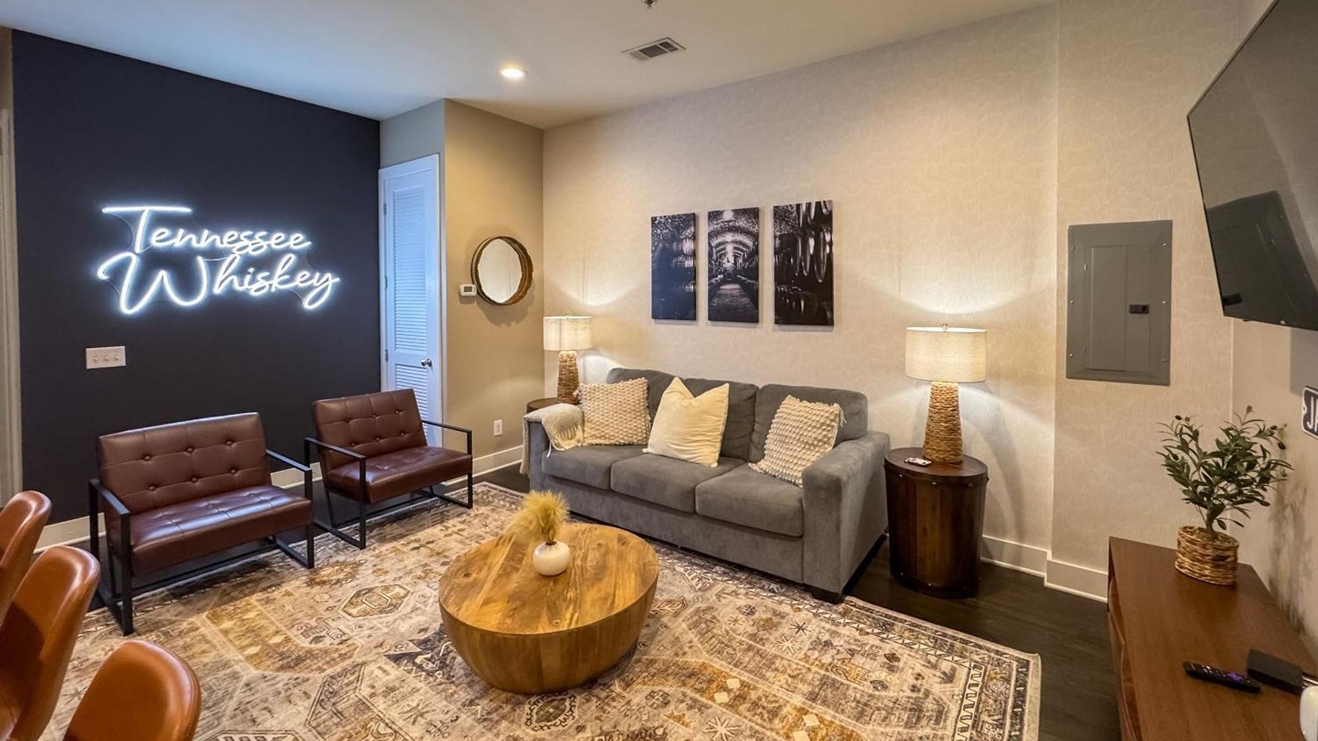 The Tennessee Whiskey In West End-vandy- Uber To Broadway Holiday home