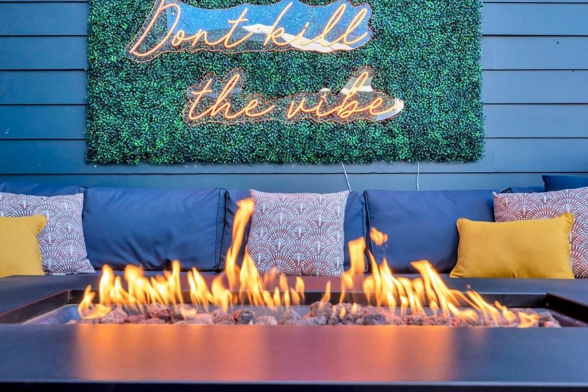 Private Roof Deck - Game - Broadway In 10 Nashville
