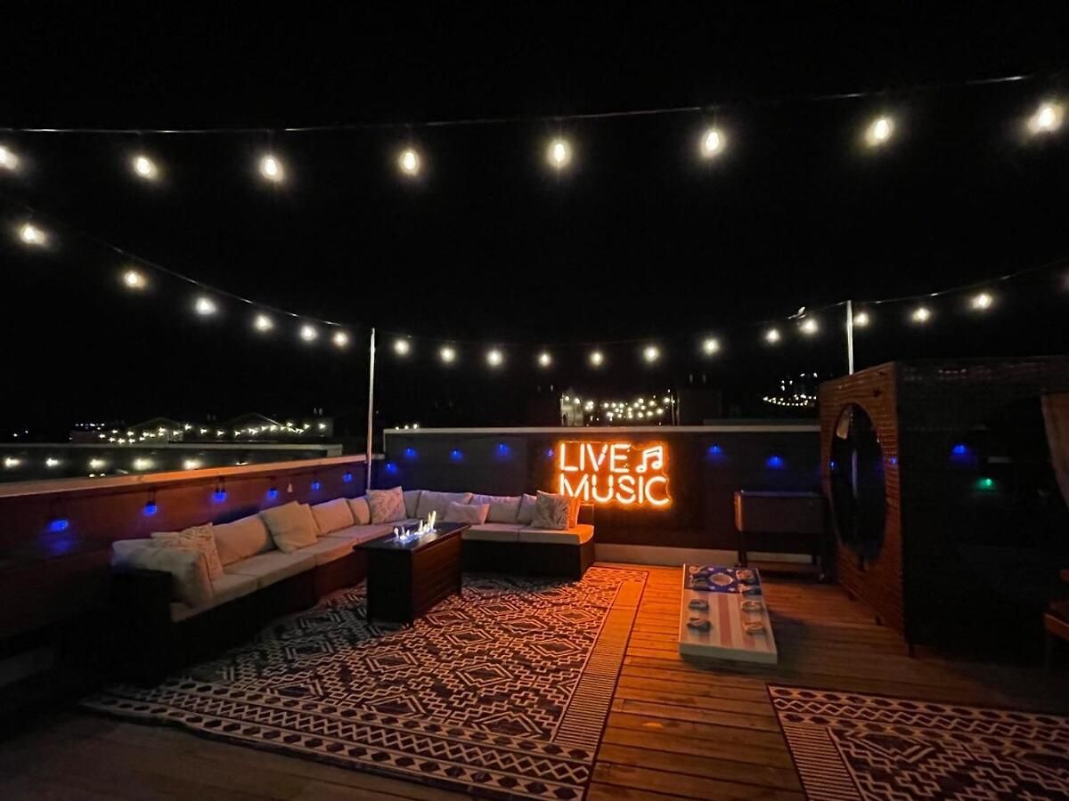 Huge Roof Deck With Games 10 Mins To Broadway *