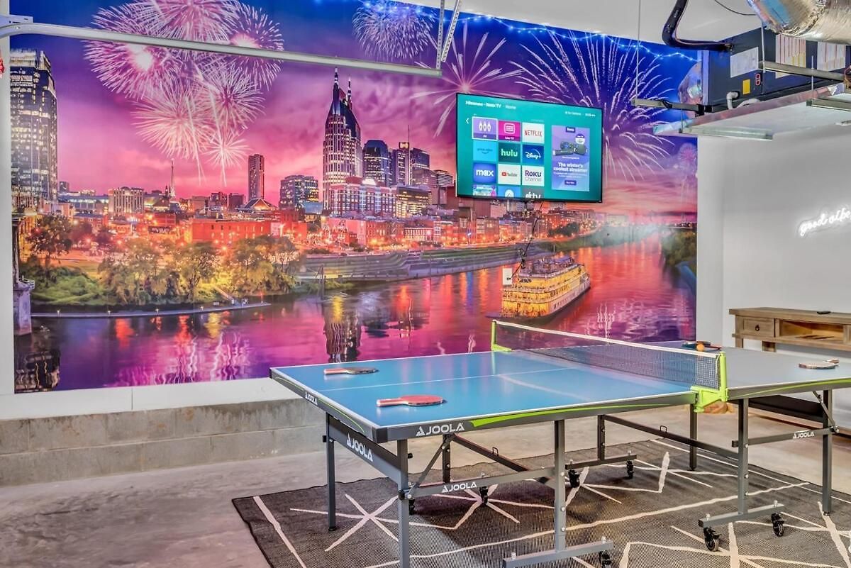Huge Roof Deck With Games 10 Mins To Broadway *