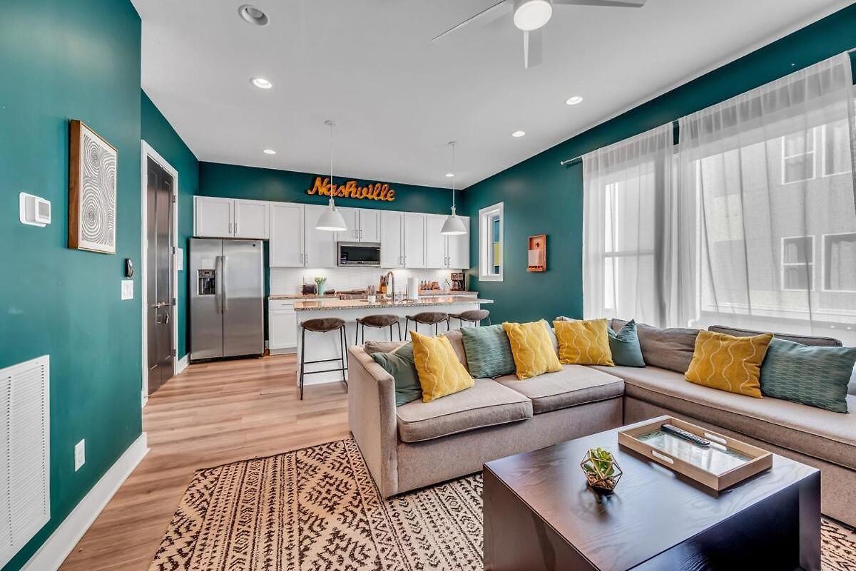 Huge Roof Deck With Games 10 Mins To Broadway Holiday home *