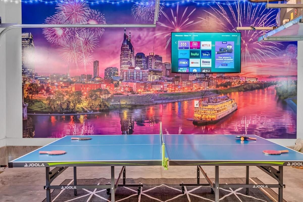 Huge Roof Deck With Games 10 Mins To Broadway Holiday home Nashville