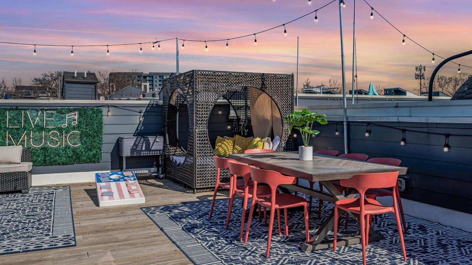 Huge Roof Deck With Games 10 Mins To Broadway Holiday home Nashville