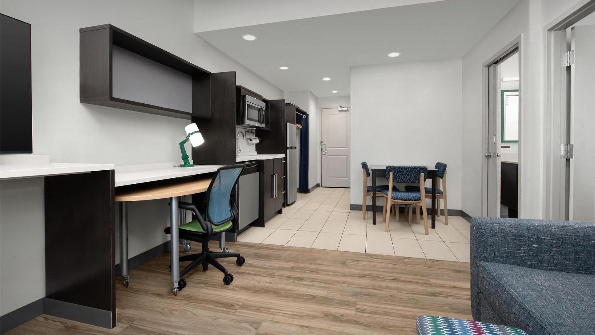 Hotel Home2 Airport 3*