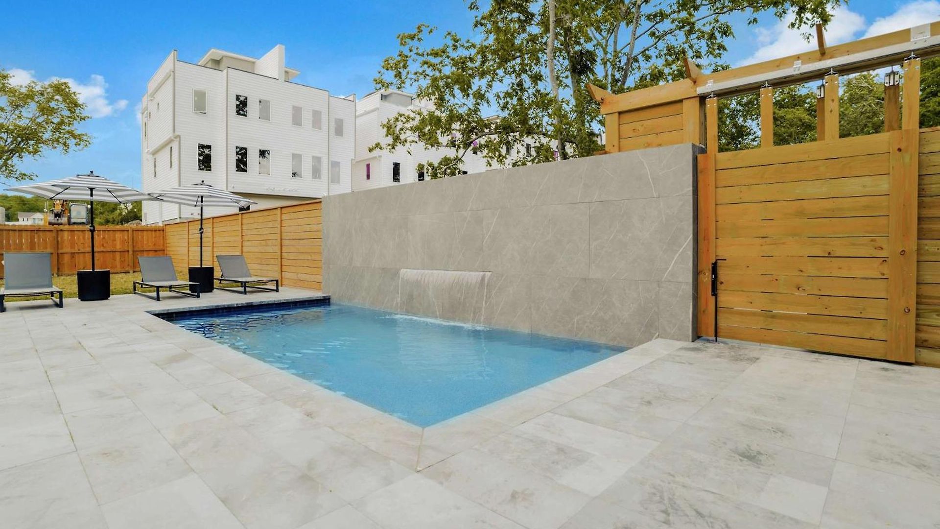 Stylish Multi-level Retreat Rooftop & Pool Table Nashville