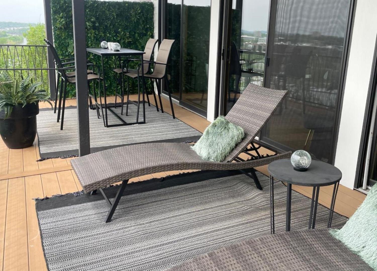 A Spacious With Amazing Views And Elevated Outdoor Spaces Holiday home Nashville