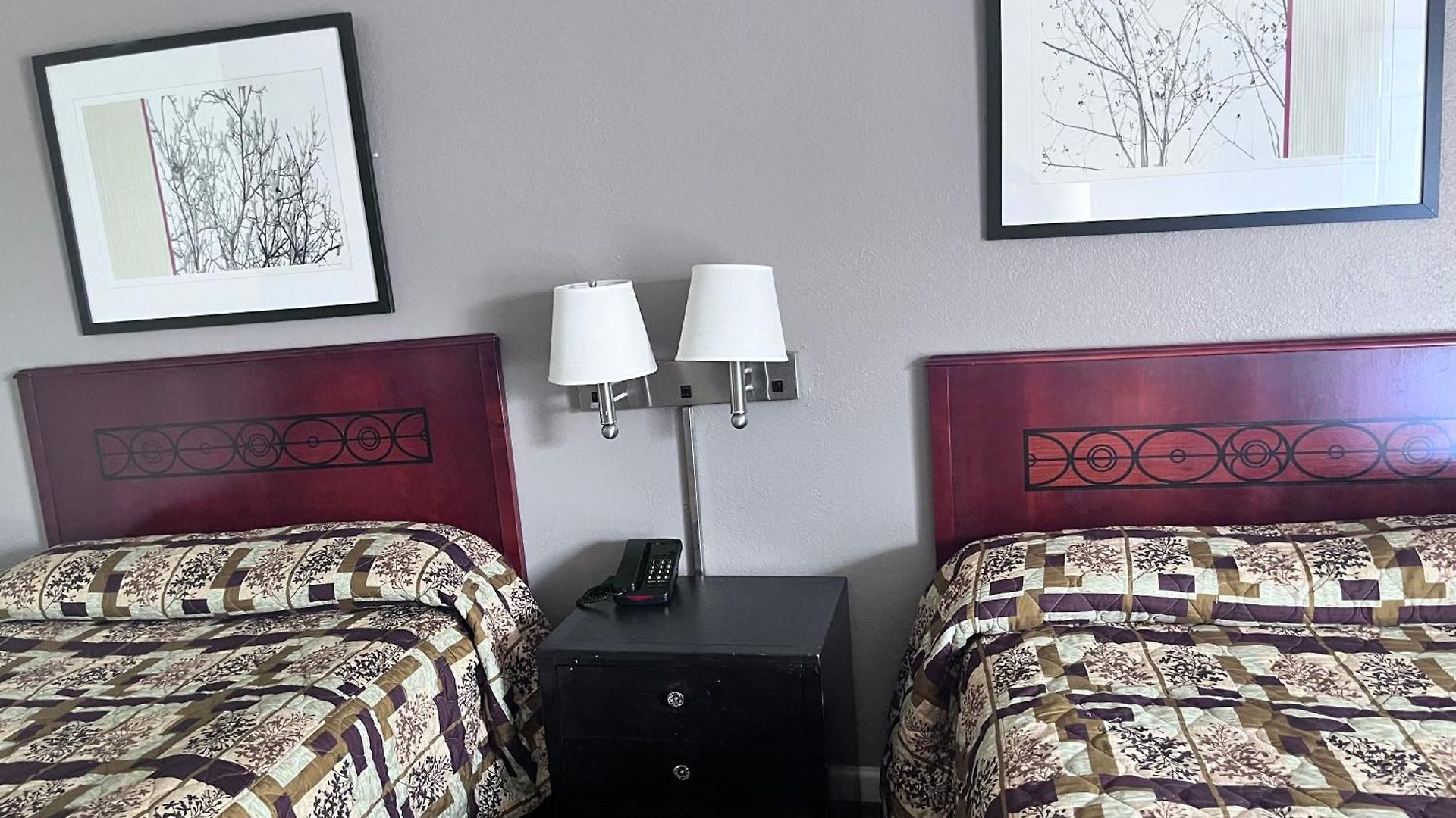 Expressway Airport Downtown Motel