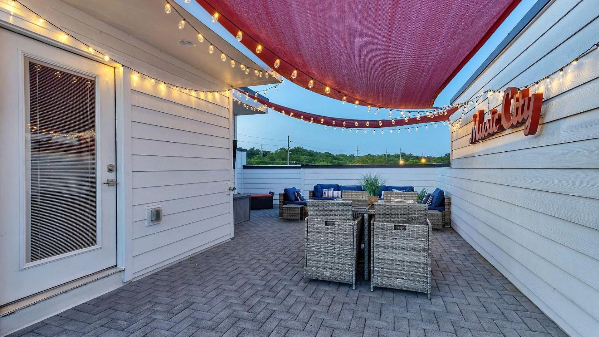 Holiday home New Rooftop With Views Game Dt Nash *