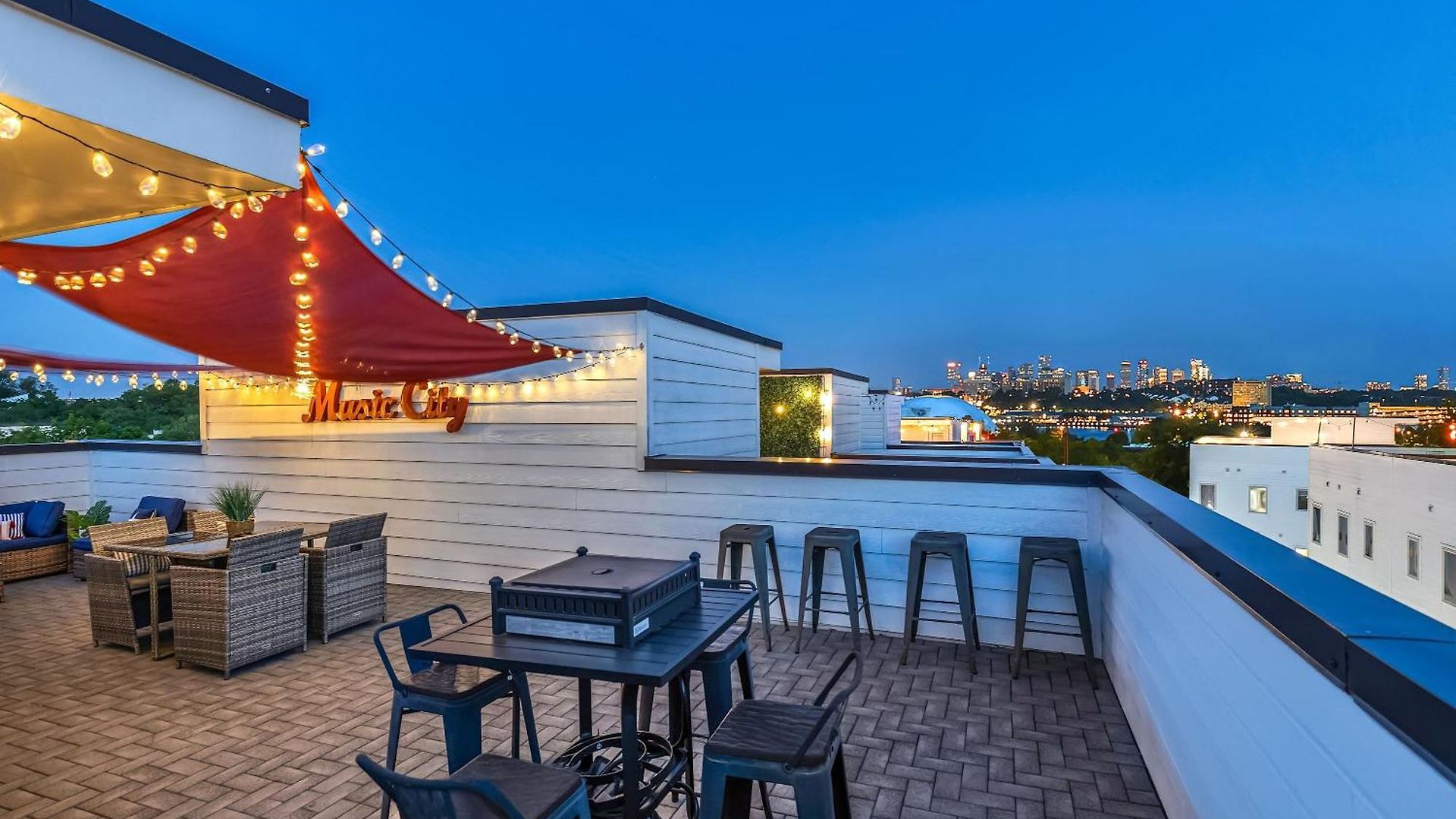 New Rooftop With Views Game Dt Nash Holiday home *