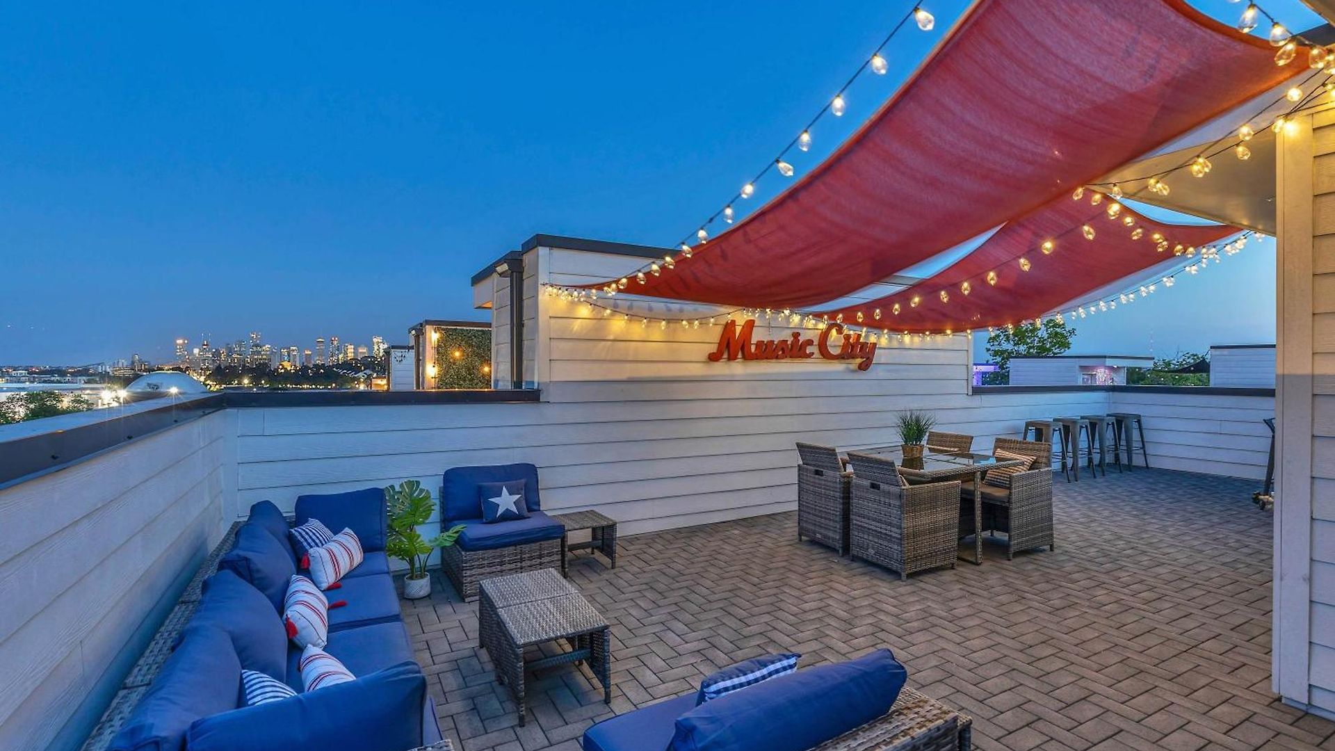 Holiday home New Rooftop With Views Game Dt Nash *