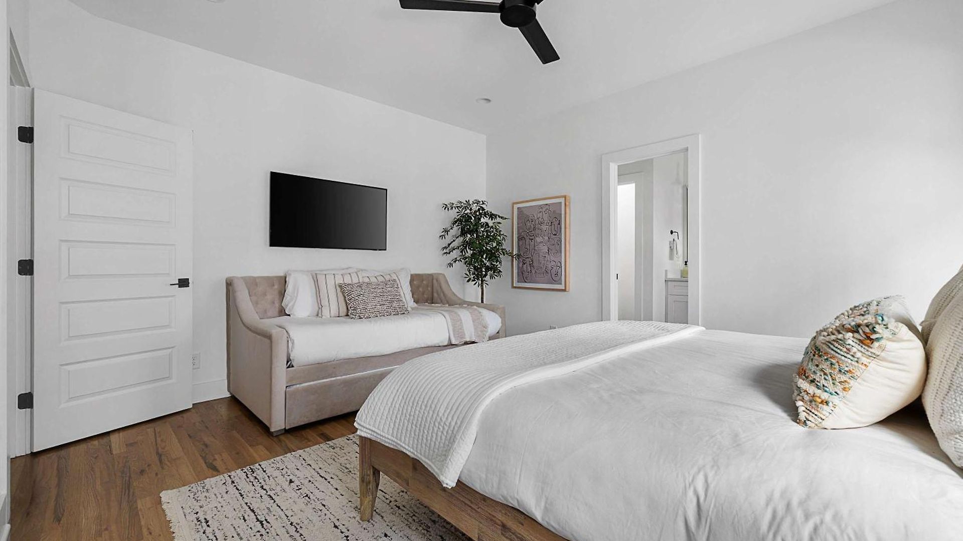 The Waylon - Newly Redesigned, Rooftop With Sauna Holiday home *