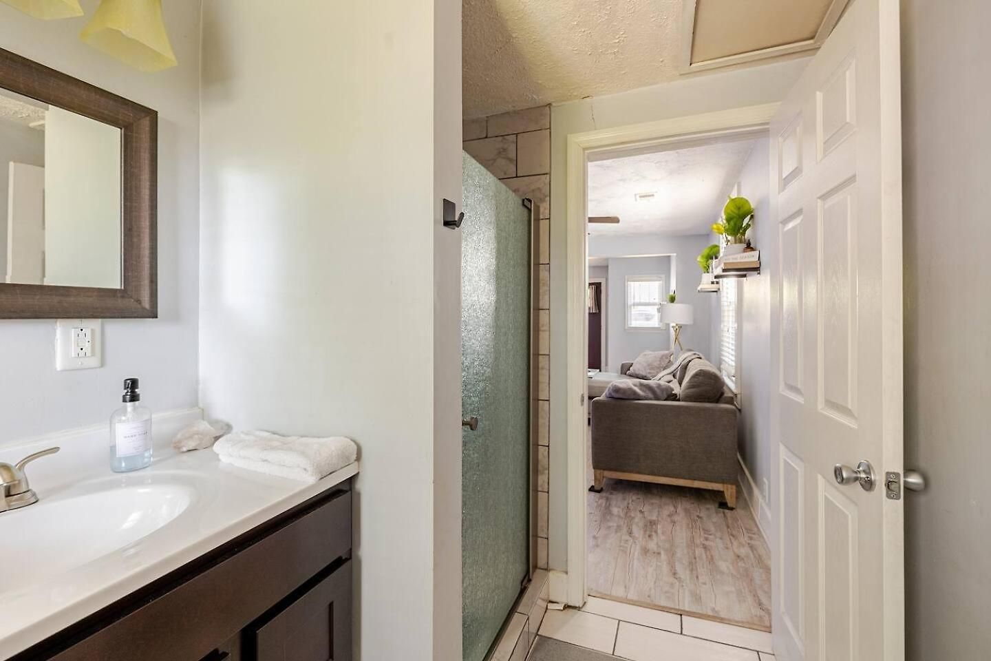 The Little Blue Haus - Two Miles To Broadway Holiday home
