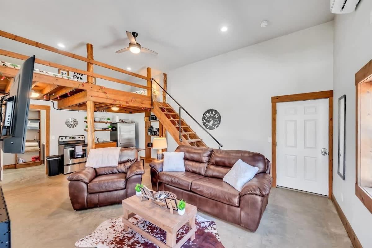 The Den At J-barn - Secluded Retreat Holiday home Nashville