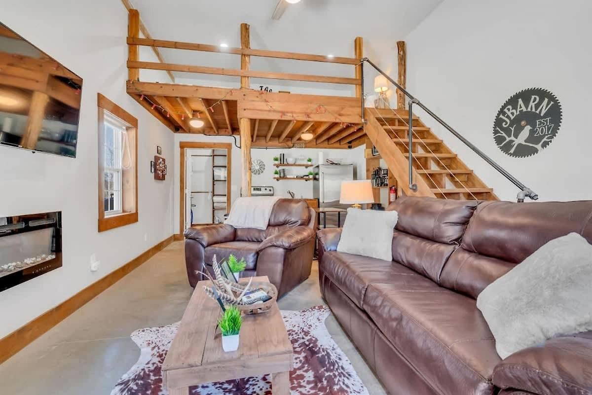 The Den At J-barn - Secluded Retreat Holiday home
