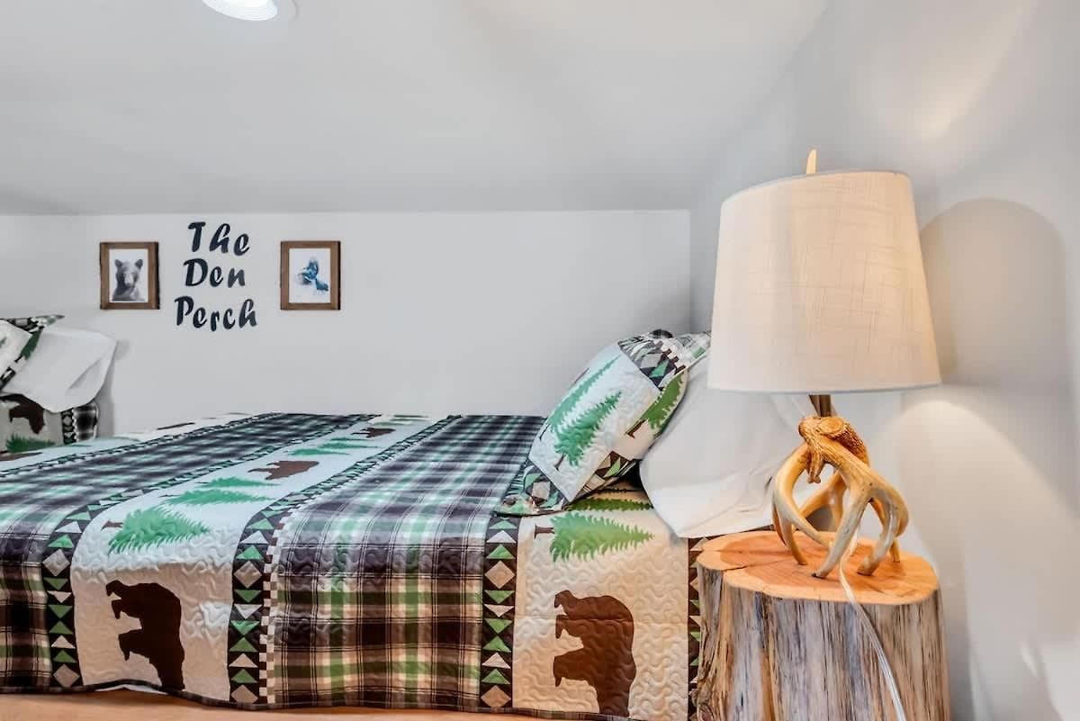 The Den At J-barn - Secluded Retreat Holiday home *