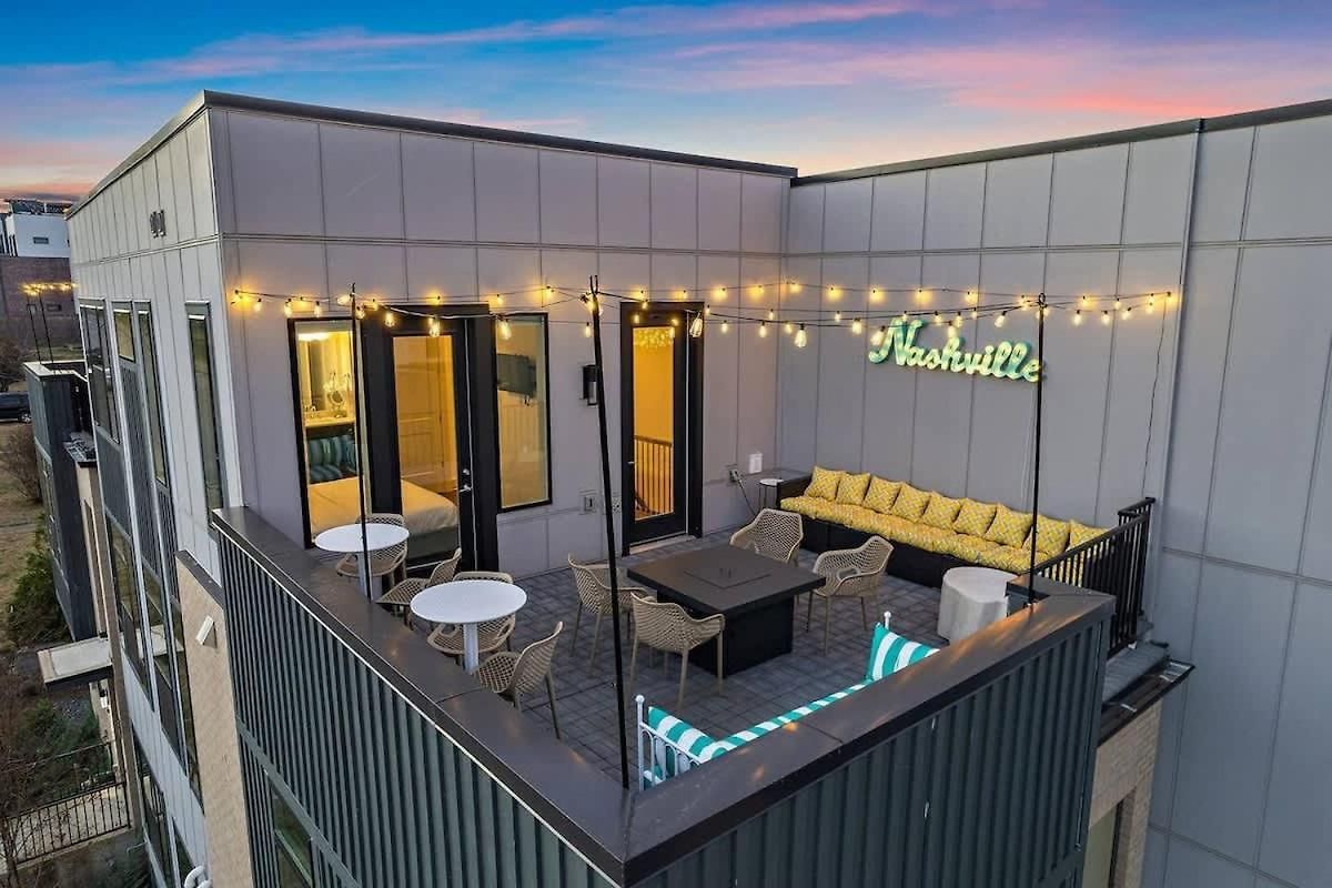 The Southern Lady & Gentleman - Rooftop Patios *