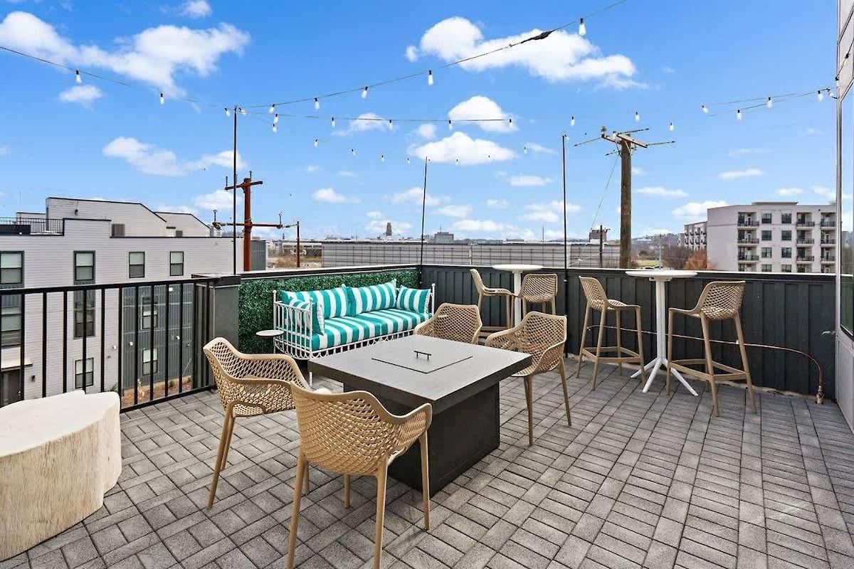 The Southern Lady & Gentleman - Rooftop Patios Nashville