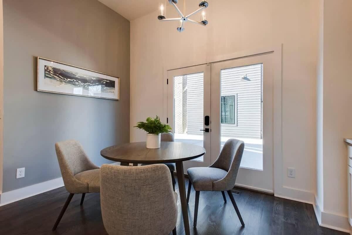 Holiday home West End Dream-private Balcony-6 Mins To Broadway Nashville